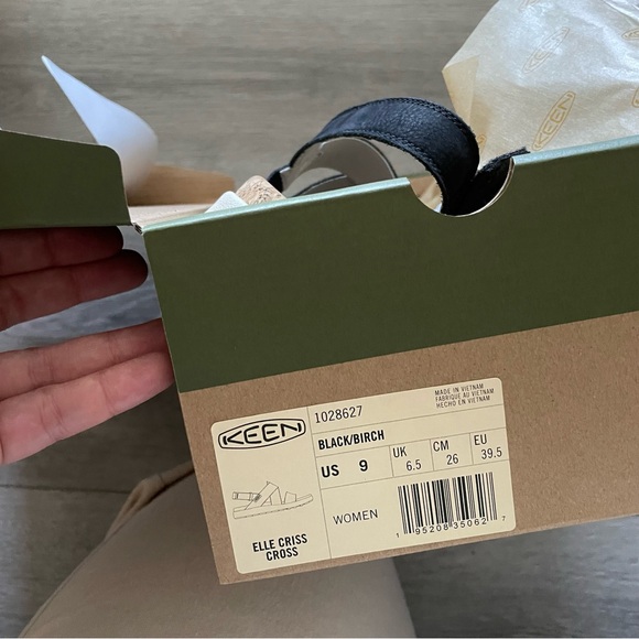 Keen Elle Criss Cross Sandals - Picture 4 of 10
